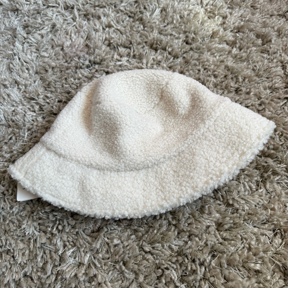 Uniqlo Adjustable off white Faux Shearling Bucket Hat - Picture 8 of 10